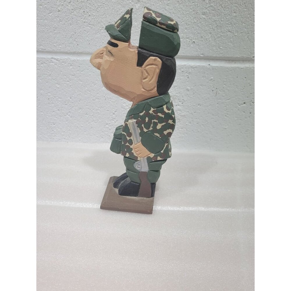 Peepers Wooden Hunter Figure Eyeglass Holder Desk Shelf Sitter 8-5/8" Camo